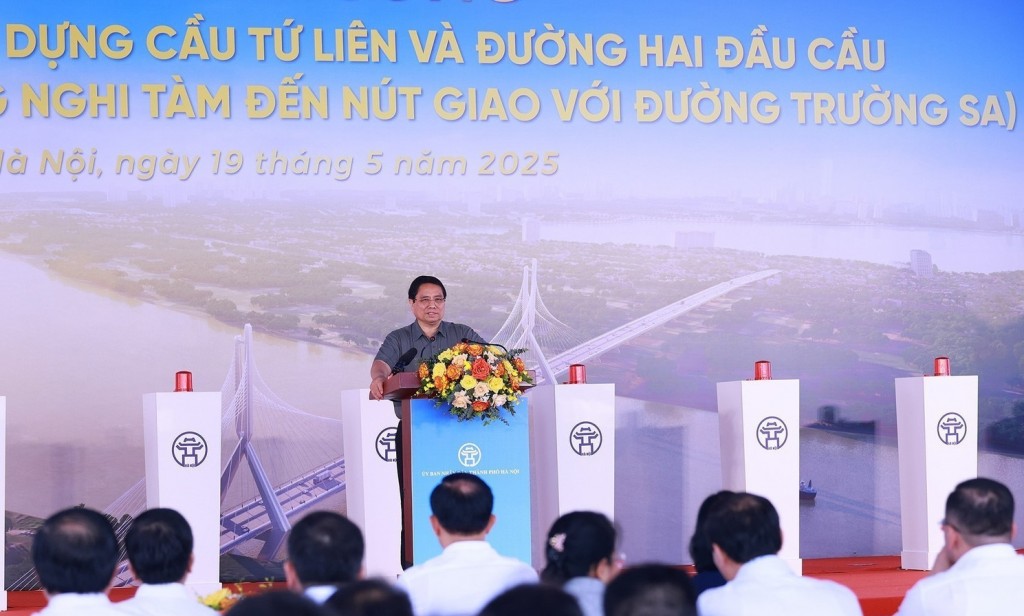 Thủ tướng Phạm Minh Chính phát biểu tại lễ khởi công Dự án đầu tư xây dựng cầu Tứ Liên. (Ảnh: Dương Giang/TTXVN)