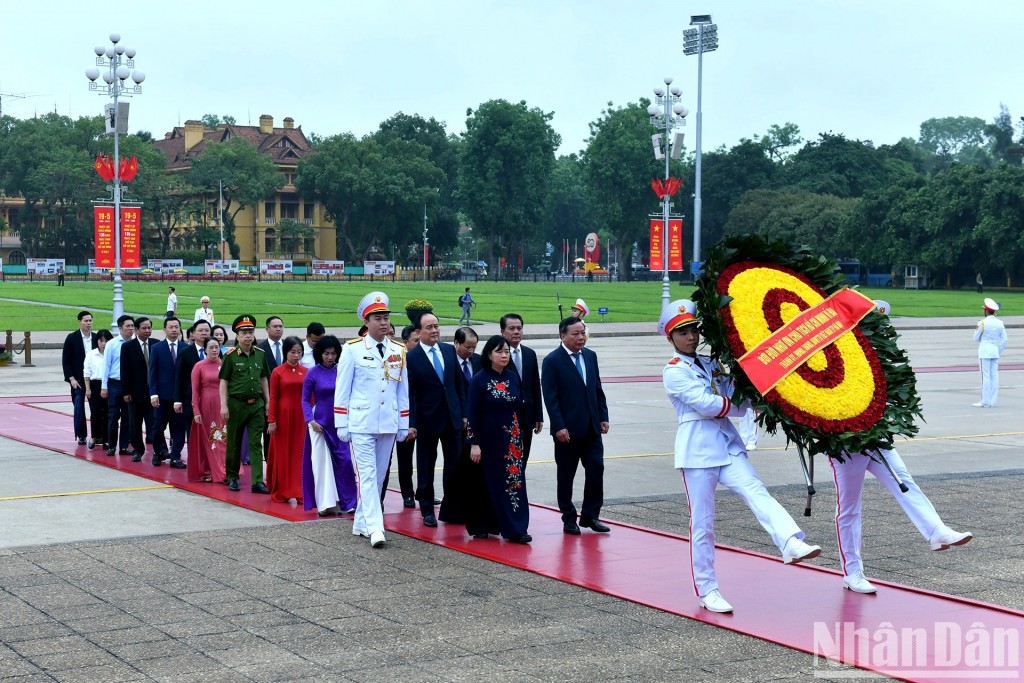 [Ảnh] Các đồng chí lãnh đạo Đảng, Nhà nước vào Lăng viếng Chủ tịch Hồ Chí Minh