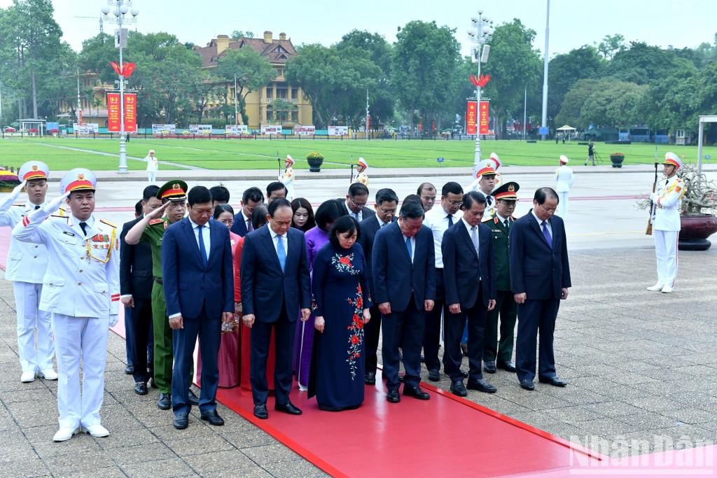 [Ảnh] Các đồng chí lãnh đạo Đảng, Nhà nước vào Lăng viếng Chủ tịch Hồ Chí Minh