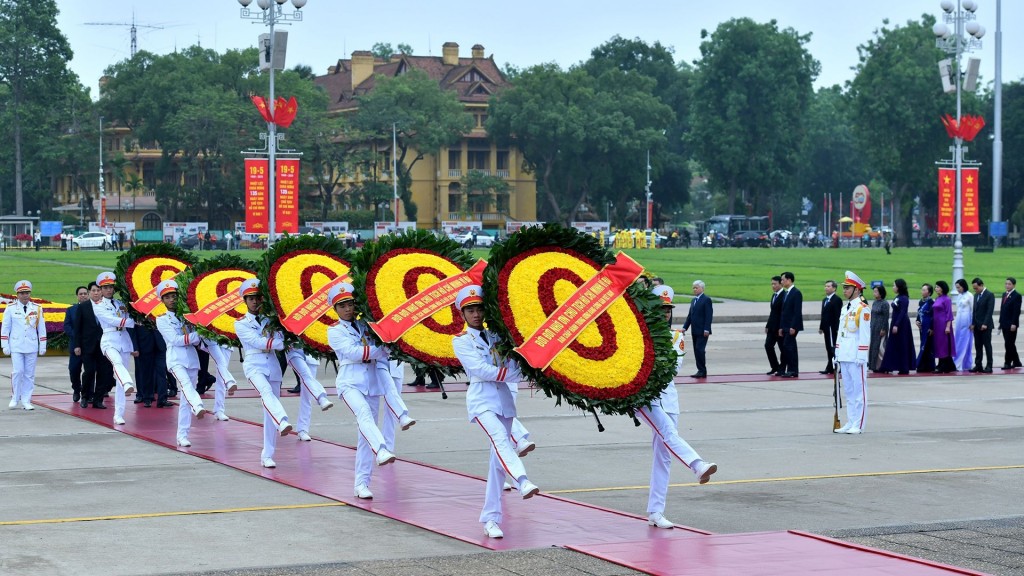 [Ảnh] Các đồng chí lãnh đạo Đảng, Nhà nước vào Lăng viếng Chủ tịch Hồ Chí Minh