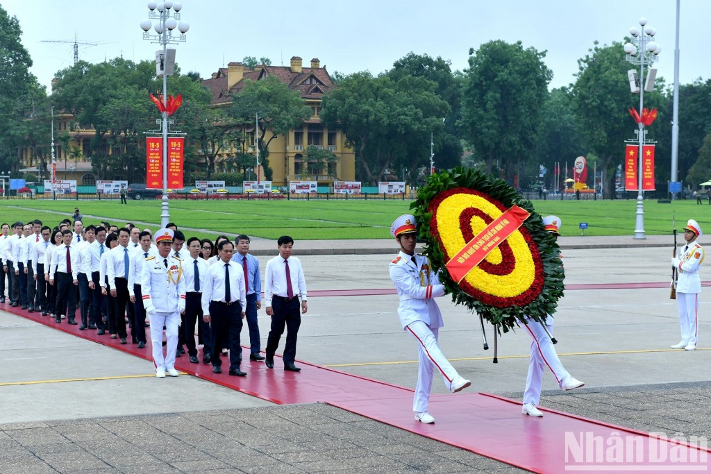[Ảnh] Các đồng chí lãnh đạo Đảng, Nhà nước vào Lăng viếng Chủ tịch Hồ Chí Minh