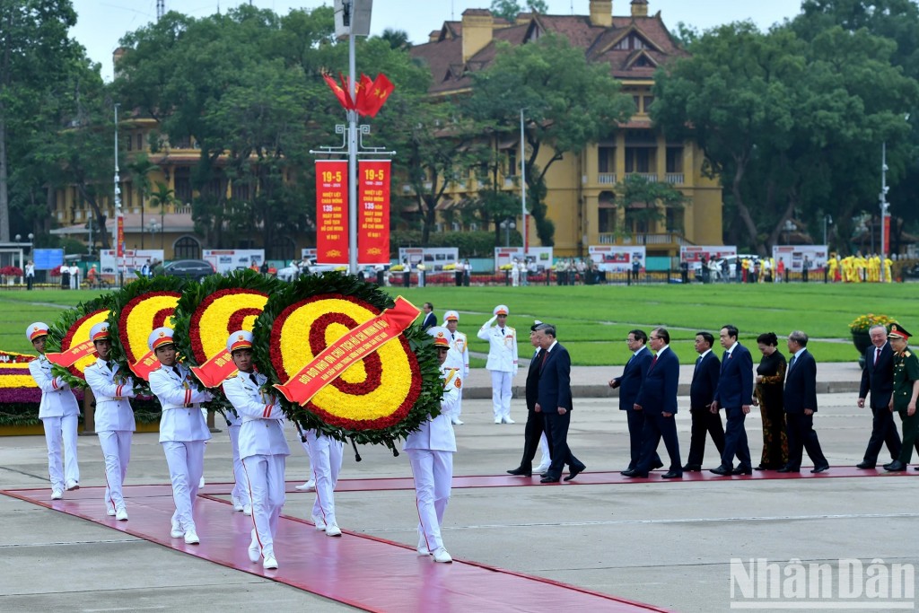 [Ảnh] Các đồng chí lãnh đạo Đảng, Nhà nước vào Lăng viếng Chủ tịch Hồ Chí Minh