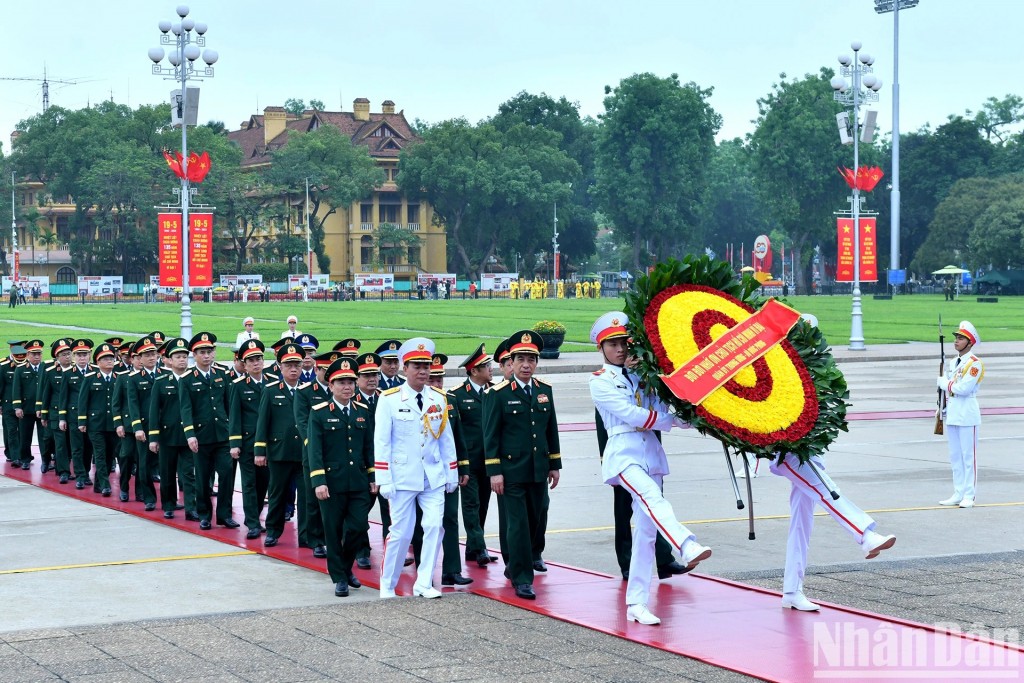 [Ảnh] Các đồng chí lãnh đạo Đảng, Nhà nước vào Lăng viếng Chủ tịch Hồ Chí Minh