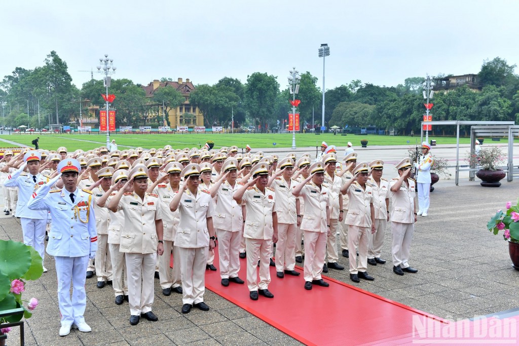 [Ảnh] Các đồng chí lãnh đạo Đảng, Nhà nước vào Lăng viếng Chủ tịch Hồ Chí Minh
