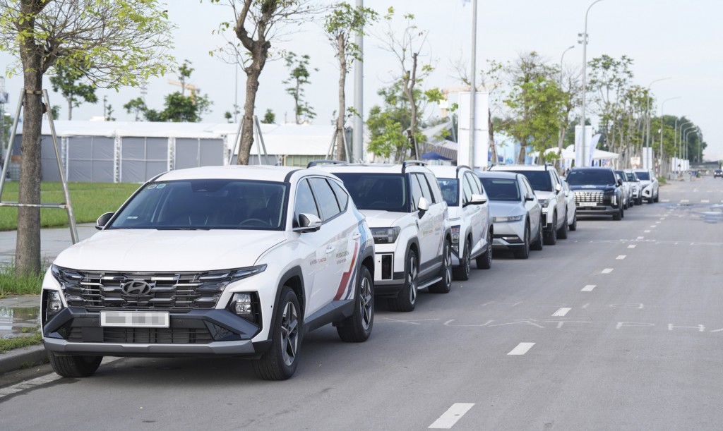 Hyundai đem đến sự kiện Hyundai Care Day nhiều xe cho khách hàng lái thử, trong đó có Hyundai Ioniq 5, Palisade, Santa Fe và các mẫu xe khác Hyundai đem đến sự kiện Hyundai Care Day nhiều xe cho khách hàng lái thử, trong đó có Hyundai Ioniq 5, Palisade, Santa Fe và các mẫu xe khác