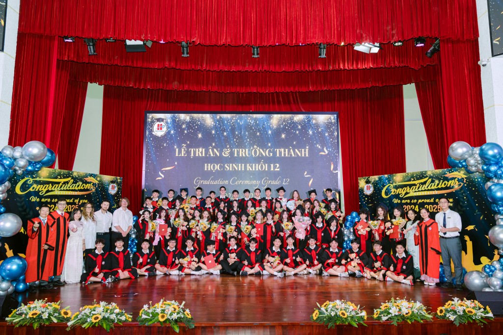 Hơn 70% học sinh lớp 12 của nhà trường đã nhận trúng tuyển và nhận học bổng từ nhiều trường đại học trên Thế giới và các khoa Quốc tế trong nước dù chưa chính thức bước vào kì thi tốt nghiệp THPT