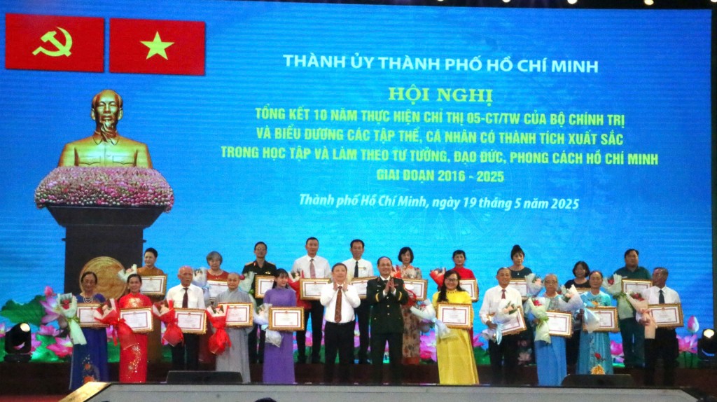 TP Hồ Chí Minh: Biểu dương 341 gương học tập, làm theo lời Bác