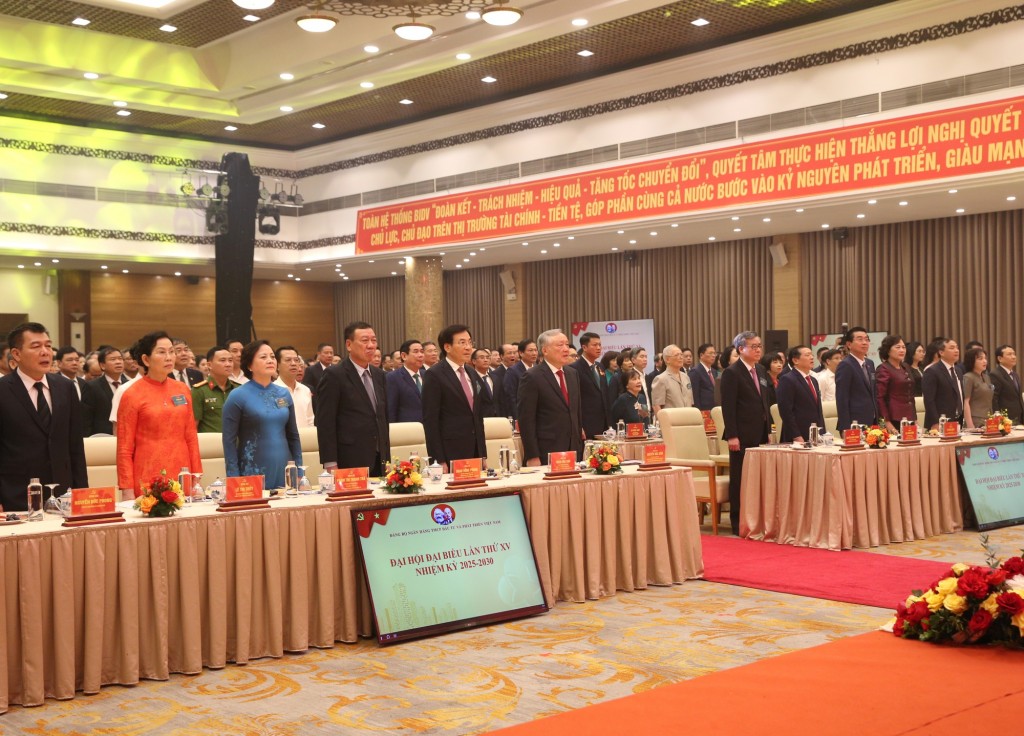 Phó Thủ tướng Thường trực Chính phủ Nguyễn Hòa Bình và các đại biểu dự Đại hội đại biểu lần thứ XV (nhiệm kỳ 2025-2030) của Đảng bộ BIDV - Ảnh: VGP/Đình Hải