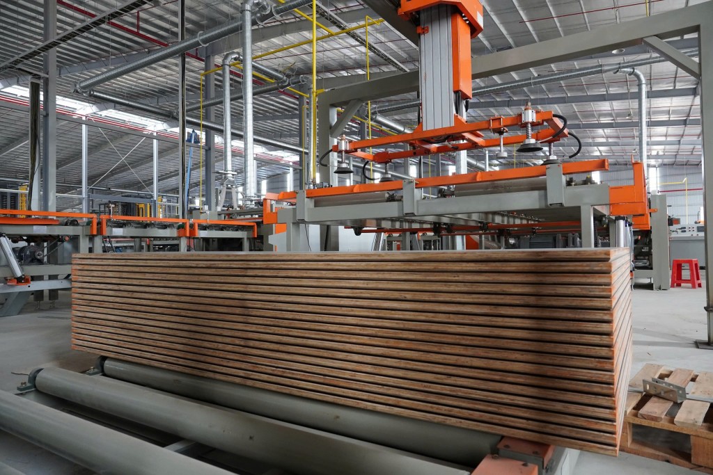 Hòa Phát đầu tư sản xuất ván sàn cao cấp, mở rộng dải sản phẩm