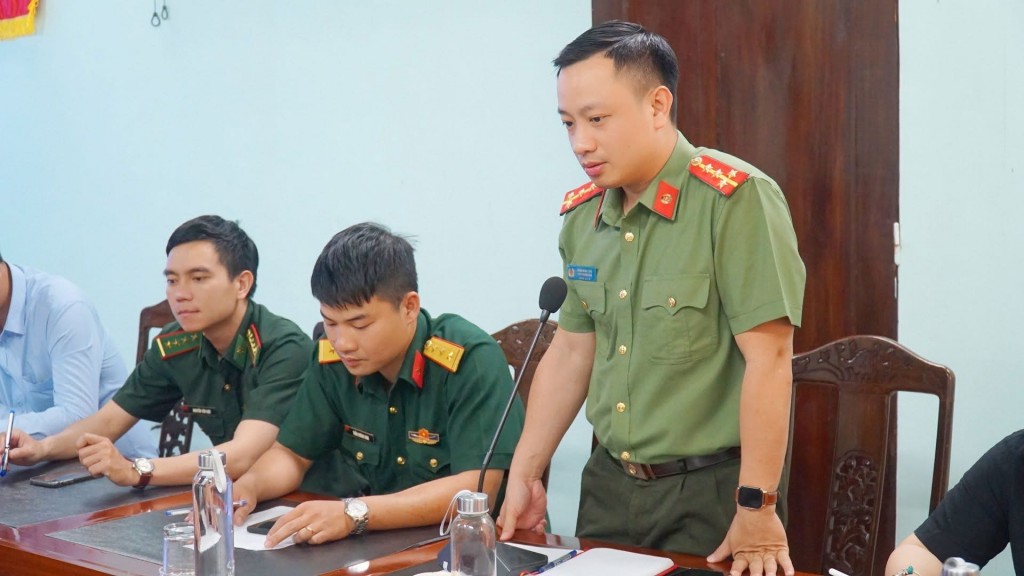 Cán bộ Đoàn Công an TP Huế tham gia đóng góp ý kiến trực tiếp tại hội nghị