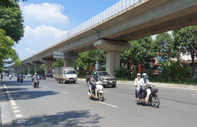 Hà Nội ngày nắng, chiều tối có lúc có mưa rào, dông