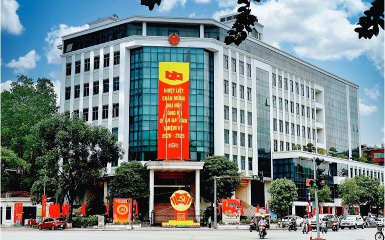 Phường Ngọc Hà  đặt tại trụ sở Quận ủy - HĐND - UBND quận Ba Đình hiện nay