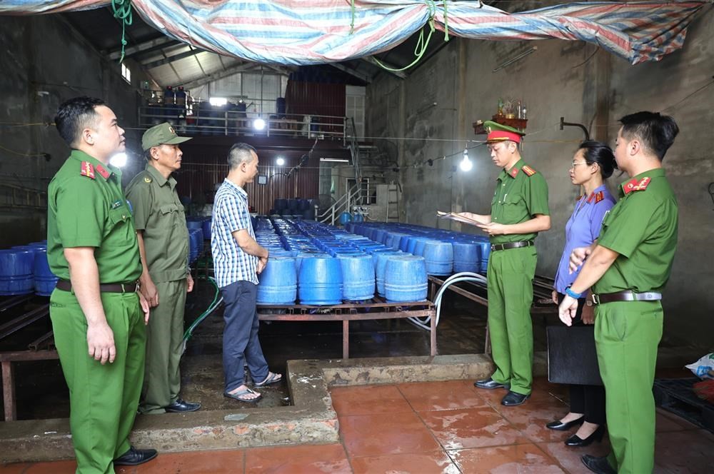 Khởi tố hình sự đối tượng sản xuất 60 tấn giá đỗ “ngậm” chất kích thích