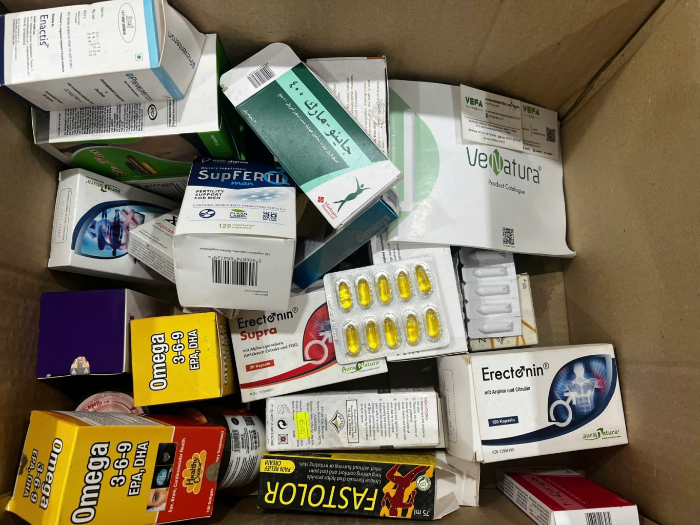 Nhiều thực phẩm chức năng và thuốc giả mà các đối tượng chuẩn bị đưa ra thị trường.