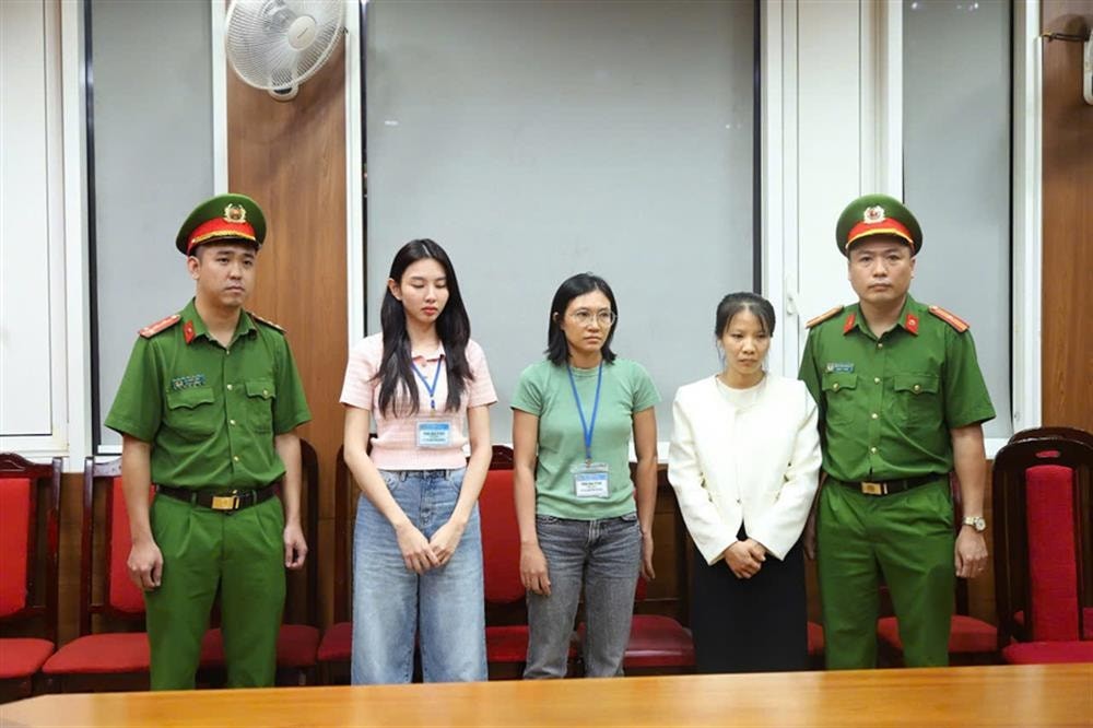Từ trái qua phải: Nguyễn Thúc Thuỳ Tiên, Phạm Thị Diễm Trinh và Trần Thị Lệ Thu. Ảnh: Bộ Công an