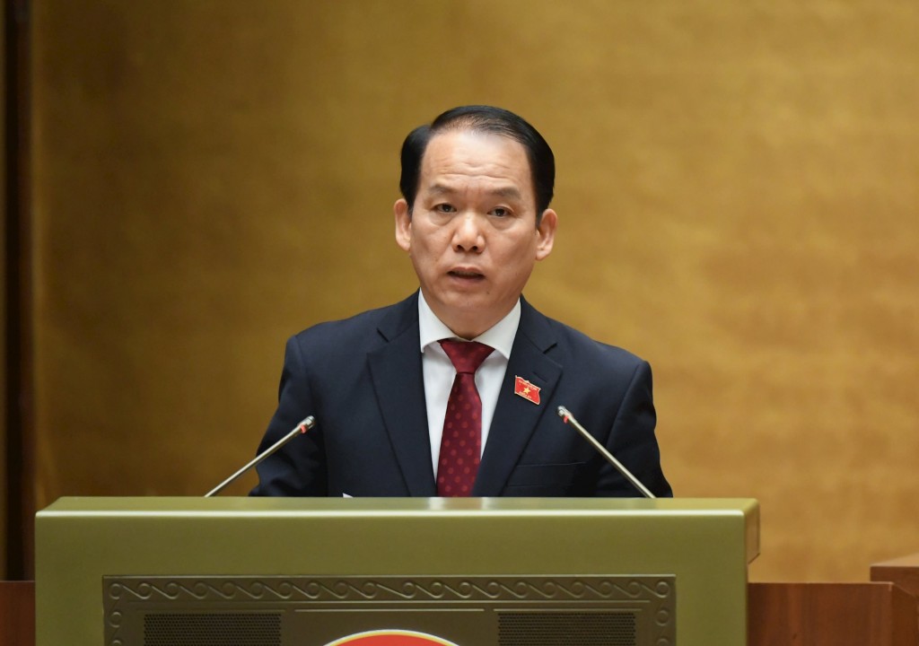 Chủ nhiệm Ủy ban Pháp luật và Tư pháp của Quốc hội Hoàng Thanh Tùng trình bày Báo cáo thẩm tra dự án Bộ luật Hình sự (sửa đổi). 