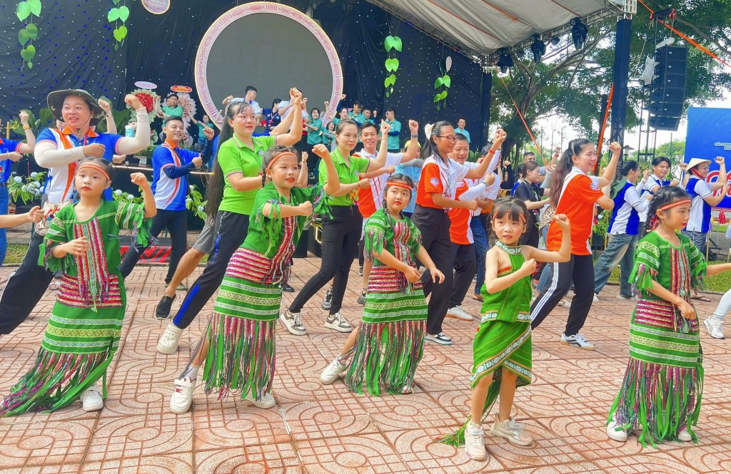 Đắk Lắk: Sôi nổi Liên hoan “Phụ trách tài năng”