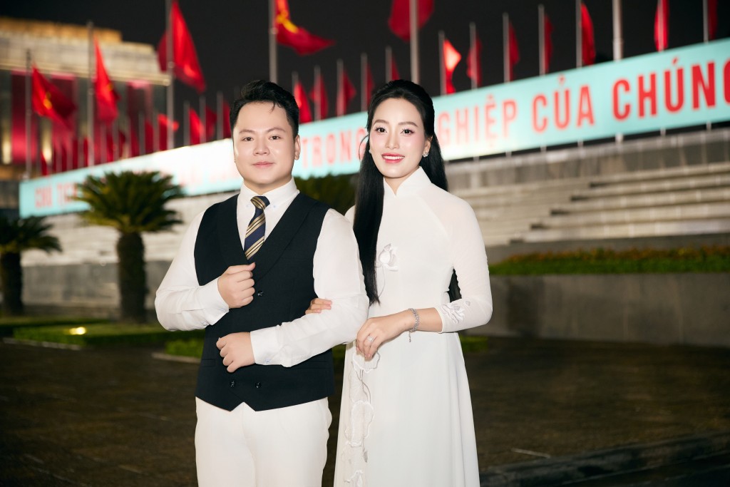 Sao mai Huyền Trang và nghệ sĩ Lê Thanh Phong