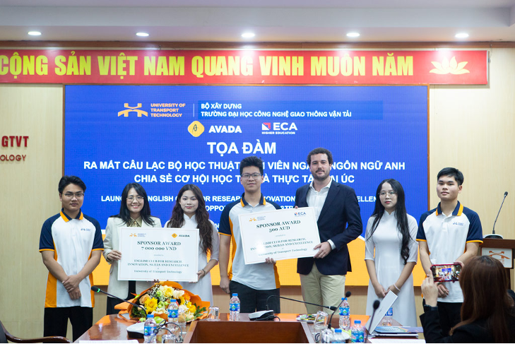 Trong bối cảnh toàn cầu hoá, tiếng Anh trở thành ngôn ngữ bắt buộc trong mọi lĩnh vực nghề nghiệp