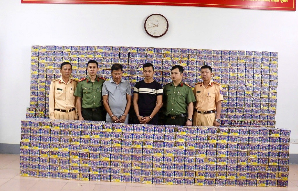 Anh Sơn (Nghệ An): Bắt giữ các đối tượng buôn bán pháo nổ xuyên quốc gia, thu giữ khoảng 1,5 tấn pháo