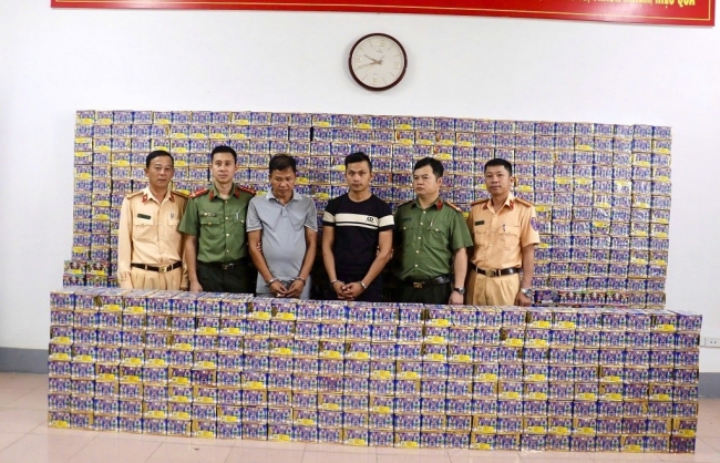 Anh Sơn (Nghệ An): Bắt giữ các đối tượng buôn bán pháo nổ xuyên quốc gia, thu giữ khoảng 1,5 tấn pháo