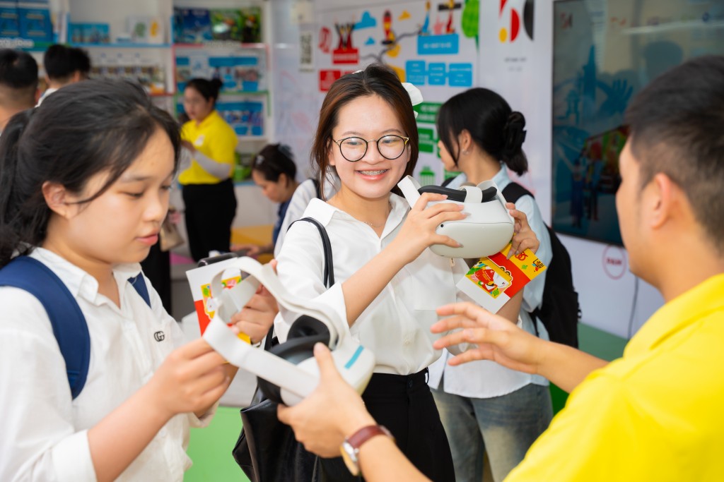 Chuyến xe hướng nghiệp chở triệu ước mơ