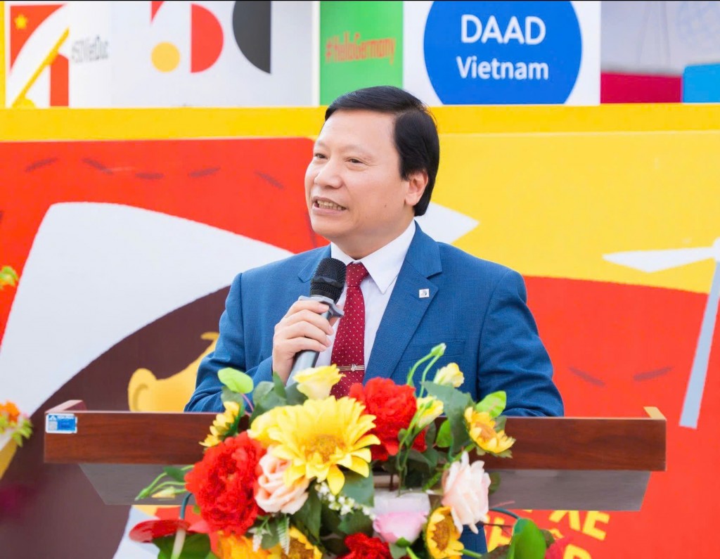 GS.TS. Lê Quang Sơn,  Phó Giám đốc Đại học Đà Nẵng phát biểu tại sự kiện
