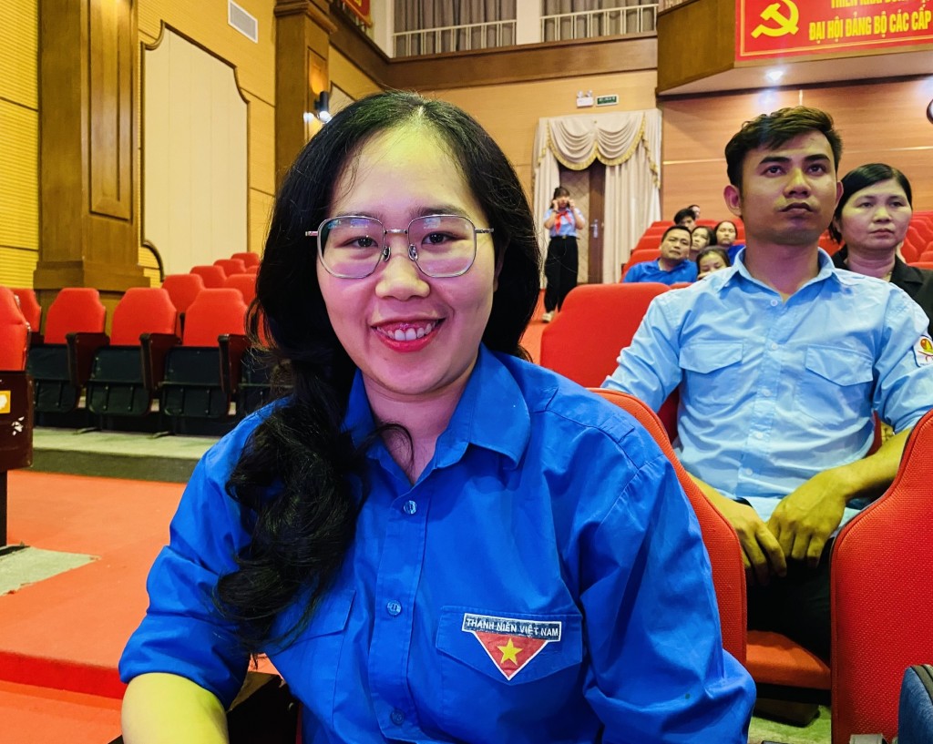 Chị Trần Linh Phụng