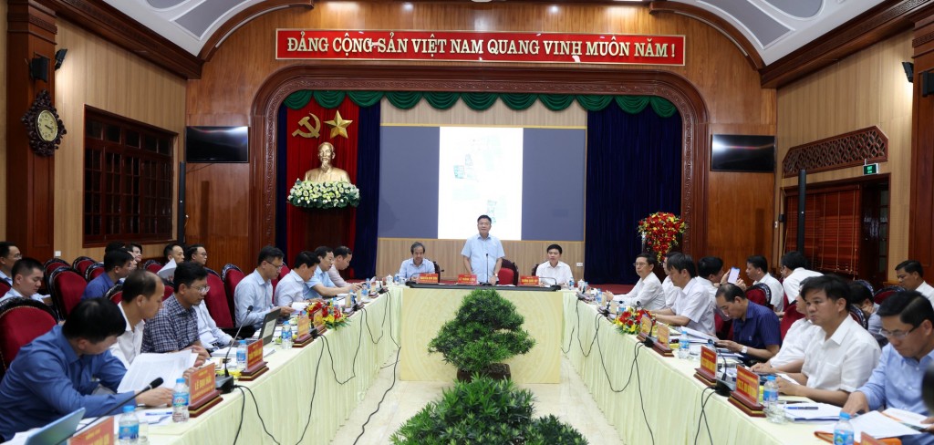 Phó Thủ tướng Lê Thành Long làm việc với tỉnh Hà Nam về triển khai dự án xây dựng Khu Đại học Nam Cao - Ảnh: VGP/Đức Tuân