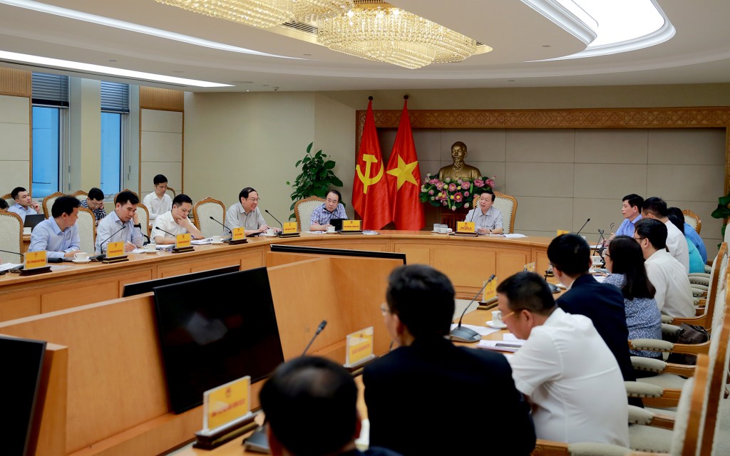 Đại điện các bộ, ngành, doanh nghiệp đề xuất nhiều giải pháp về phát triển nhiên liệu hàng không bền vững, cũng như tham gia hiệu quả vào Chương trình Bù đắp và giảm phát thải carbon hàng không quốc tế của ICAO - Ảnh: VGP/Minh Khôi