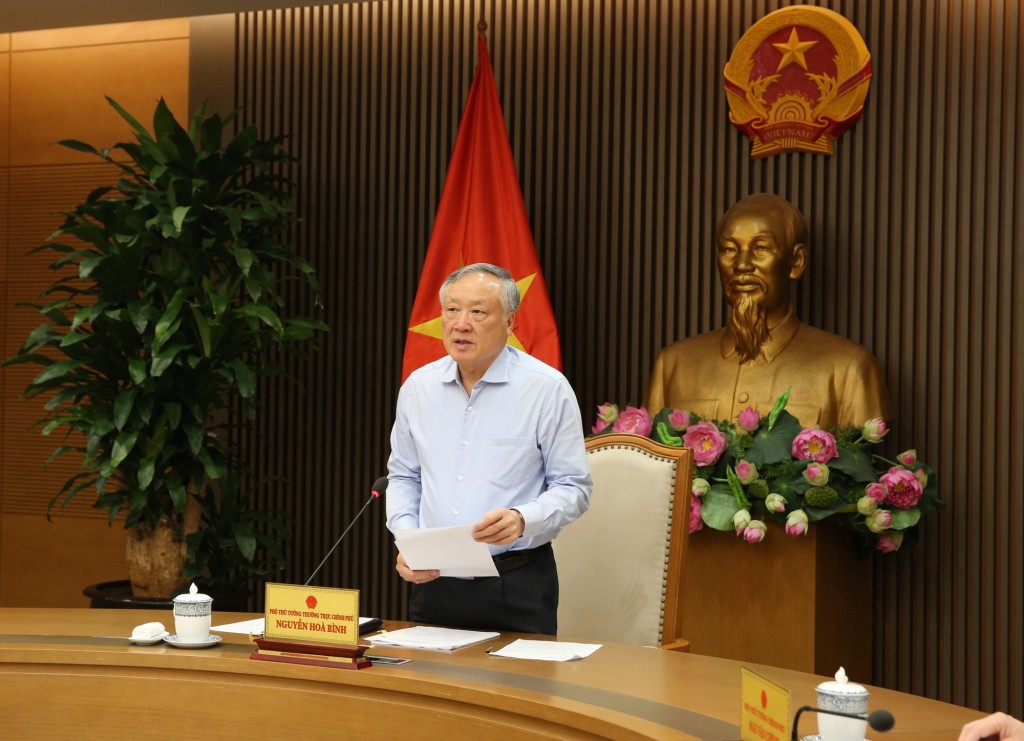 Phó Thủ tướng Thường trực yêu cầu, không chỉ đưa thông tin đến cho người dân, cho toàn Đảng, mà điều quan trọng là phải tạo ra được khí thế phấn khởi, tin tưởng trong nhân dân, trong toàn Đảng, tạo sự đồng thuận cao trong Đảng - Ảnh: VGP/Nguyễn Hoàng