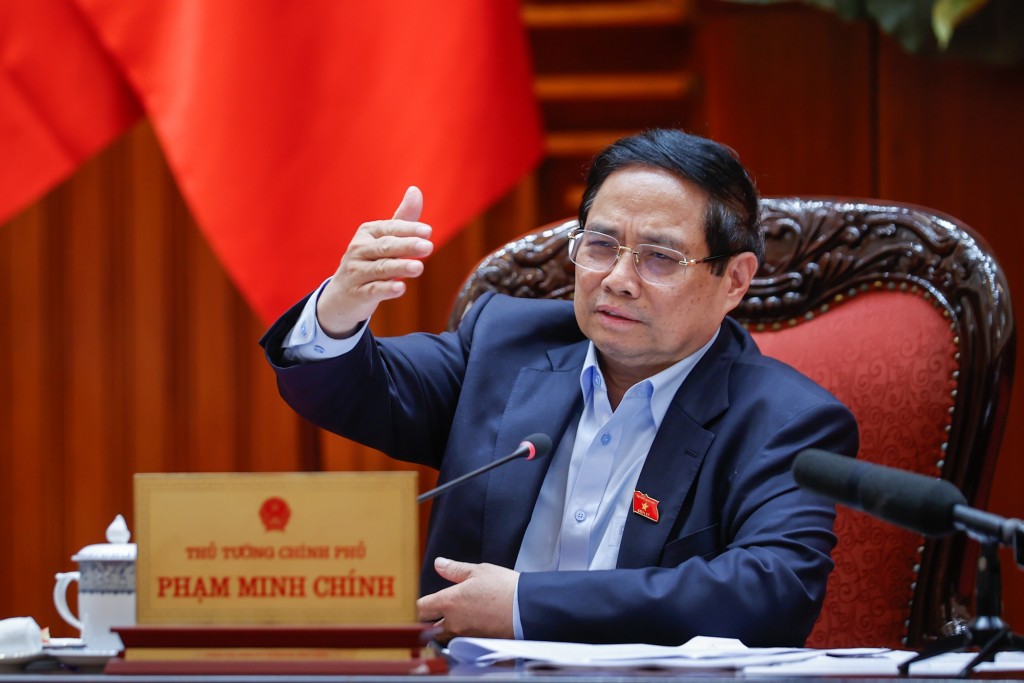 Thủ tướng nhấn mạnh, các bộ ngành phải triển khai công việc khẩn trương, nghiêm túc, khoa học, trên cơ sở chức năng, nhiệm vụ, quyền hạn của mình - Ảnh: VGP/Nhật Bắc