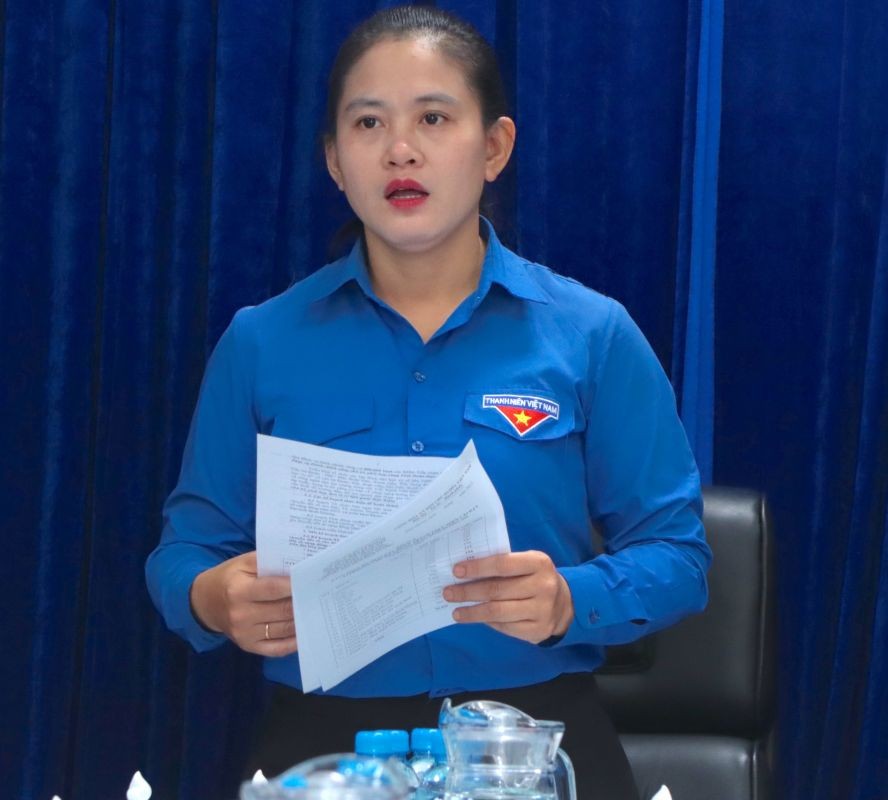 Chị Trần Thị Diễm Trinh, Bí thư Tỉnh đoàn thông qua các kế hoạch tại chương trình