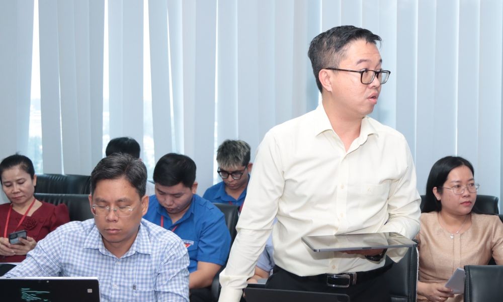 Đại diện Sở Khoa học và Công nghệ đóng góp ý kiến tại cuộc họp