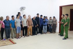 Tân Kỳ (Nghệ An): Triệt xóa ổ nhóm đánh bạc trong rừng, bắt và tạm giữ 17 đối tượng
