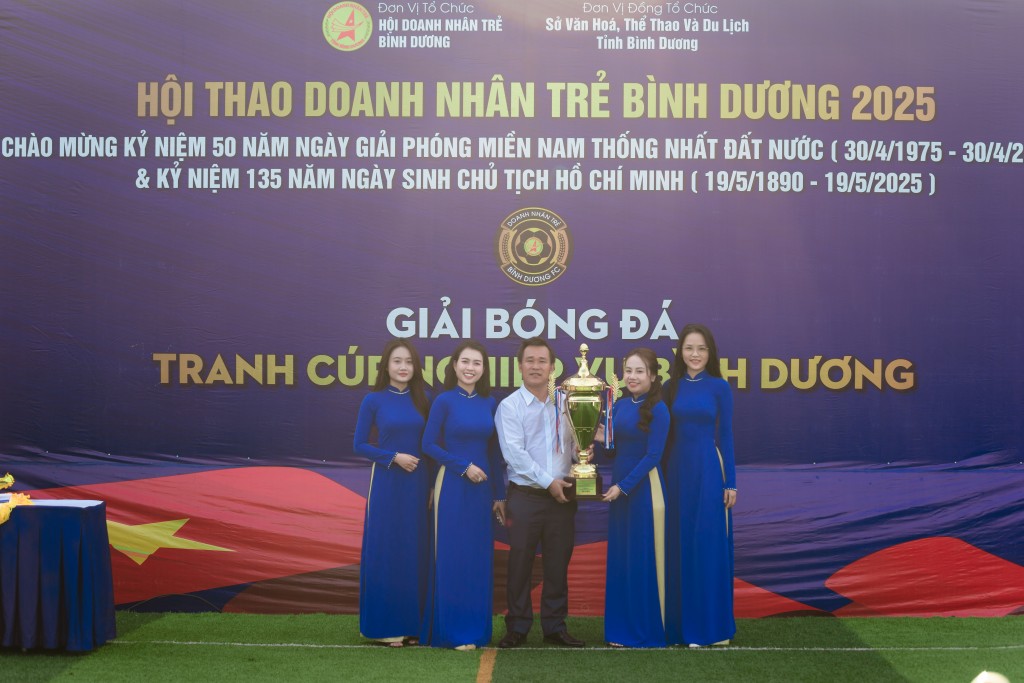 Doanh nhân trẻ Bình Dương rực lửa tinh thần thể thao Doanh nhân trẻ Bình Dương rực lửa tinh thần thể thao