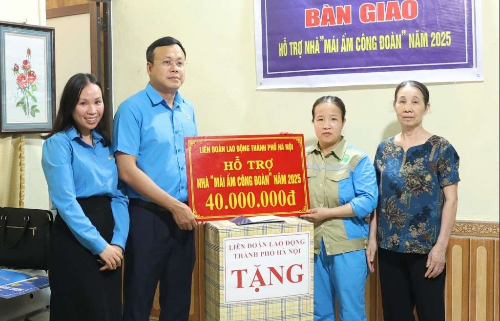 Trao hỗ trợ “Mái ấm Công đoàn” cho đoàn viên huyện Gia Lâm
