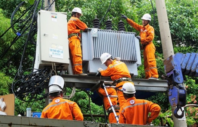 TP Hồ Chí Minh tăng cường an toàn điện mùa mưa, bão