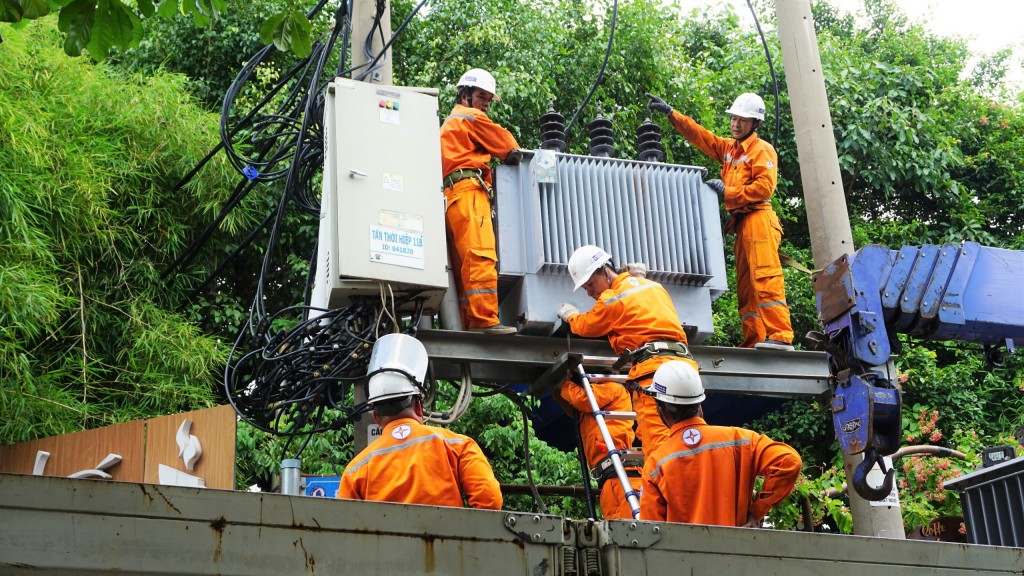  EVNHCMCđảm bảo an toàn điện trong mùa mưa, bão năm 2025