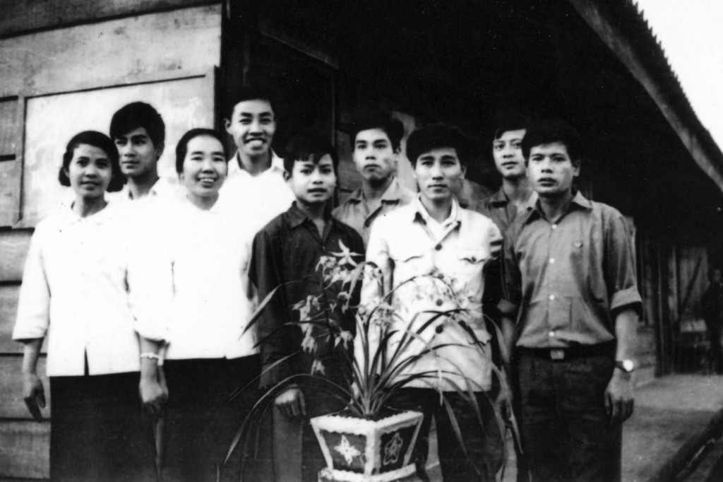 cán bộ chủ chốt Đoàn TNCS Hồ Chí Minh Vùng Kinh tế mới Hà Nội đón đồng chí Hoàng Thị Thân - Phó Bí thư Thành đoàn vào thăm đầu năm 1977
