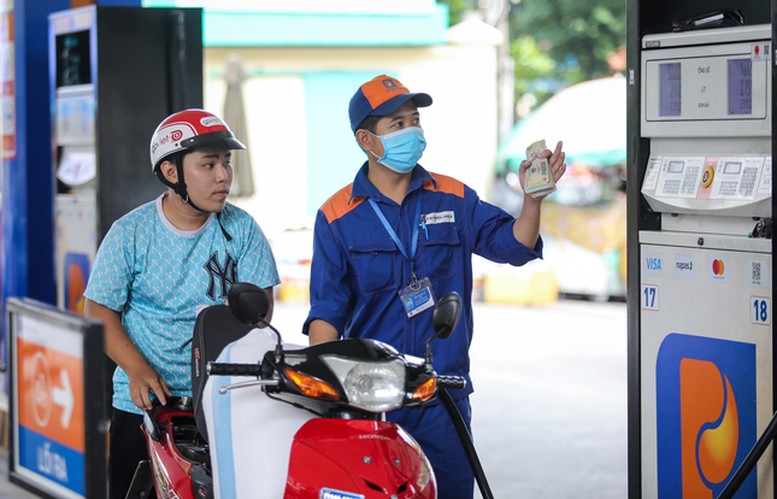 Giá xăng RON95-III về ngưỡng 19.500 đồng