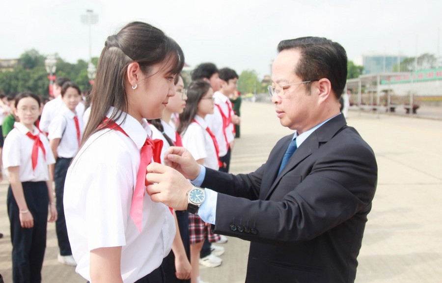 Học sinh giỏi tiêu biểu Thủ đô báo công dâng Bác