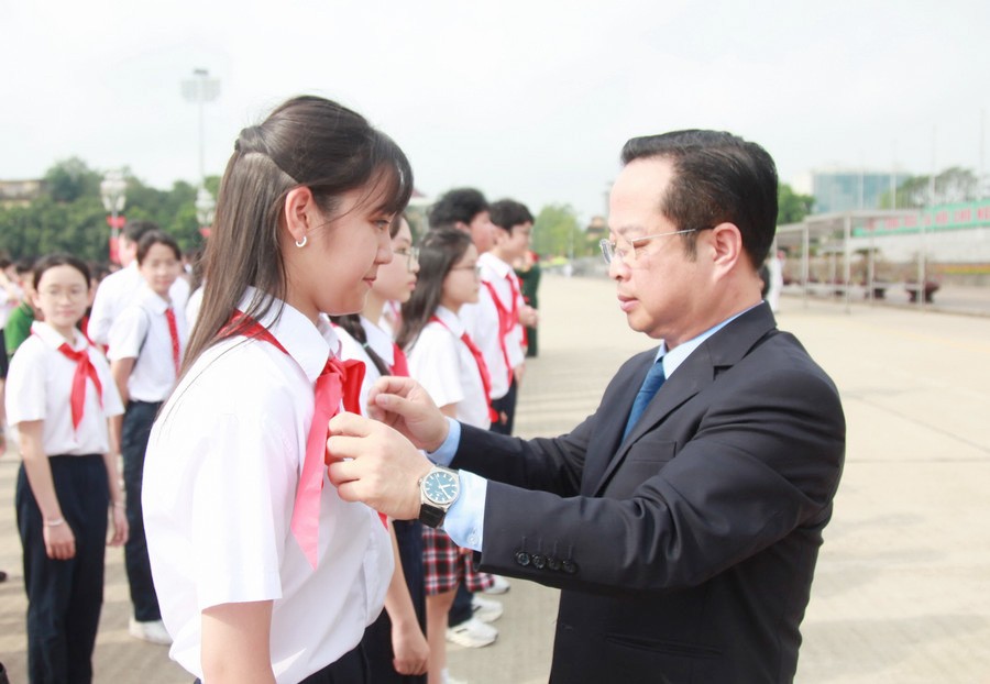 Học sinh giỏi tiêu biểu Thủ đô báo công dâng Bác