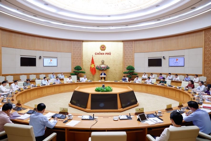 Thủ tướng đề nghị các bộ, cơ quan nghiên cứu, đề xuất, trình Quốc hội ban hành các nghị quyết để kịp thời xử lý một số vấn đề cấp bách nổi lên trên các lĩnh vực quản lý, đáp ứng yêu cầu thực tiễn đặt ra trong thời gian chưa ban hành các luật - Ảnh: VGP/Nhật Bắc