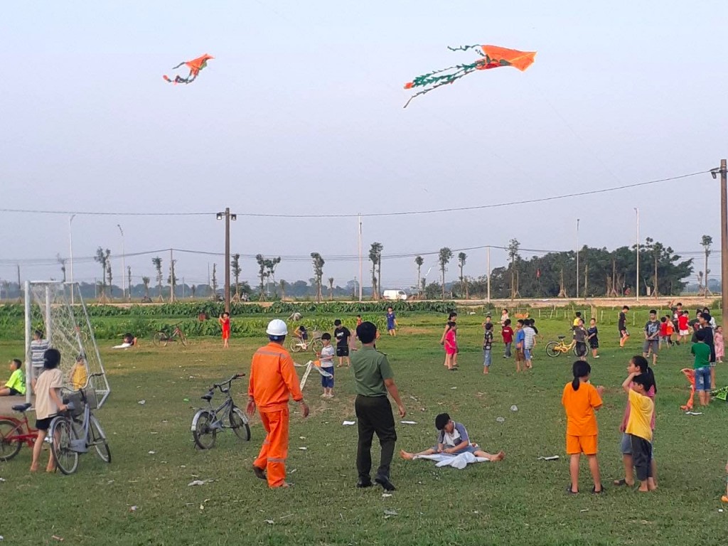 Hiểm họa từ thú chơi diều gần hành lang an toàn lưới điện