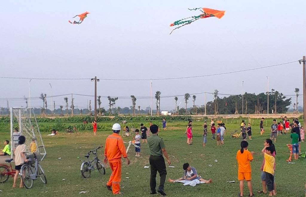Hiểm họa từ thú chơi diều gần hành lang an toàn lưới điện