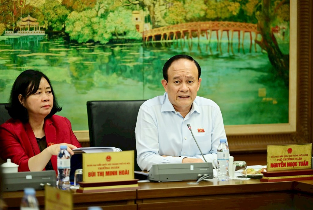 Chủ tịch HĐND thành phố, Phó Trưởng đoàn đại biểu Quốc hội thành phố Hà Nội Nguyễn Ngọc Tuấn phát biểu thảo luận. Ảnh: Đỗ Trung
