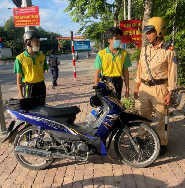 Đội CSGT đường bộ phát hiện, xử lý nhiều học sinh vi phạm TTATGT