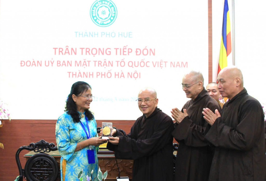 Đoàn MTTQ TP Hà Nội thăm các tổ chức tôn giáo tại TP Huế