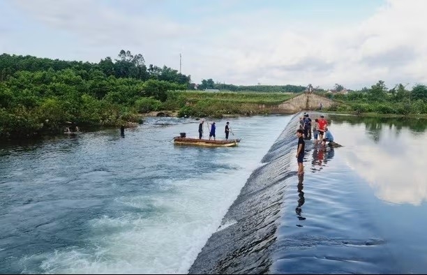 Quảng Ninh: Tích cực tìm kiếm học sinh bị đuối nước mất tích